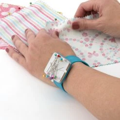 Dritz Pins & Accessories Magnetic Wrist Pin Holder, Blue